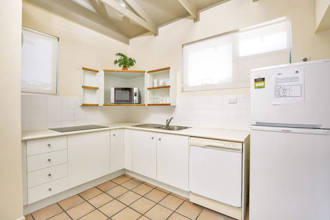 Baden 11 - Rainbow Shores, Couples Beachside Escape, Aircon, Pools - Dentist Find 1
