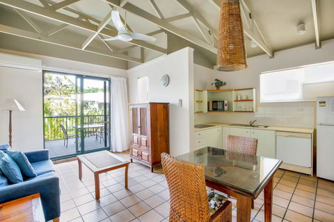 Baden 11 - Rainbow Shores, Couples Beachside Escape, Aircon, Pools - Dentist Find 0