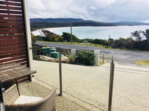 Balmoral Apartment Binalong Bay - Dentist Find 1