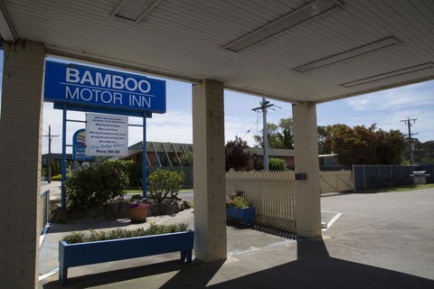 Bamboo Motor Inn - Dentist Find 2
