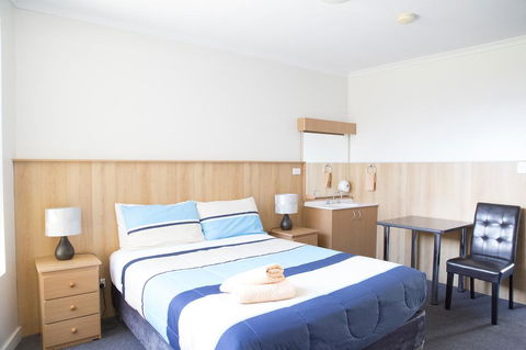Bamboo Motor Inn - Dentist Find 1