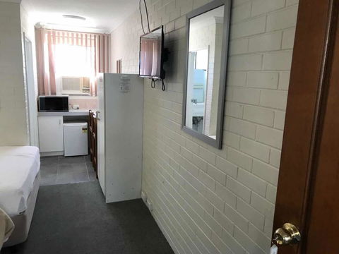 Bananatown Motel - Dentist Find 2