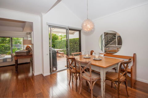 Barbados Noosa - Dentists Australia 0