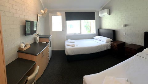 Bateau Bay Hotel - Dentist Find 1