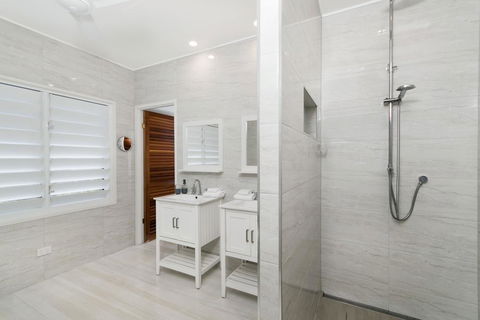 Bathers Across The Bay From Port Douglas - Dentist Find 0