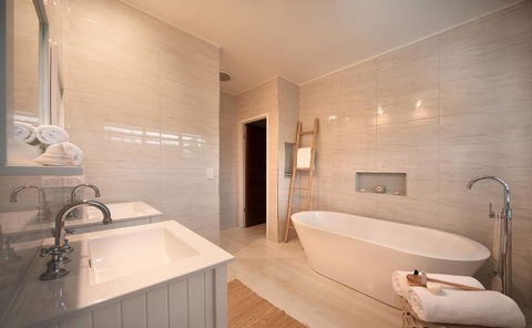 Bathers Across The Bay From Port Douglas - Dentist Find 2