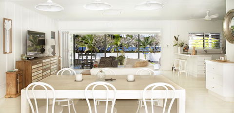 Bathers Across The Bay From Port Douglas - Dentist Find 1