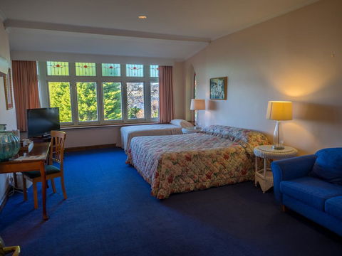 Battery Point Manor - Dentist Find 2