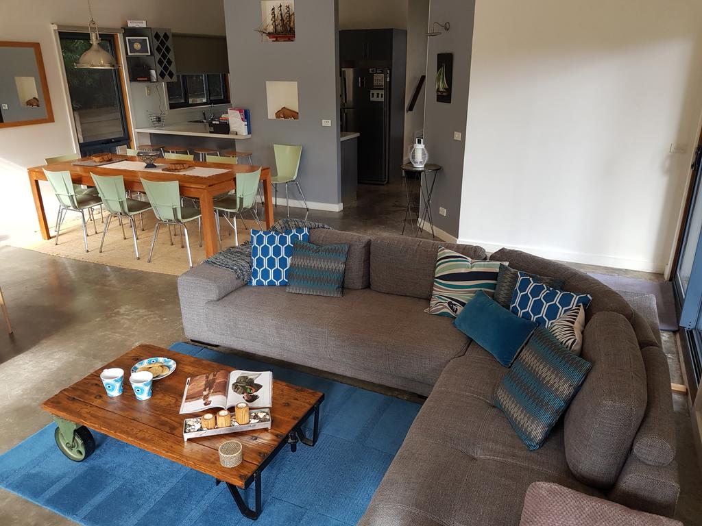 Bay Breeze Holiday Home