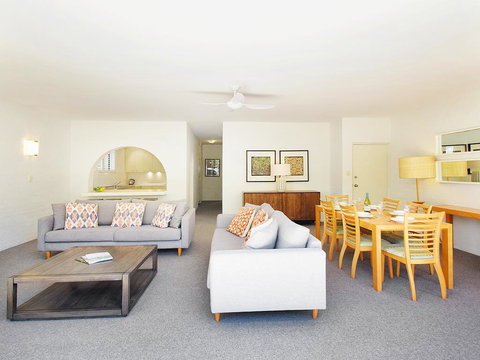 Bayona Apartments - Dentist Find 1