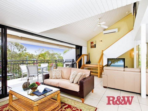 Bayona U2 - Dentist Find 2