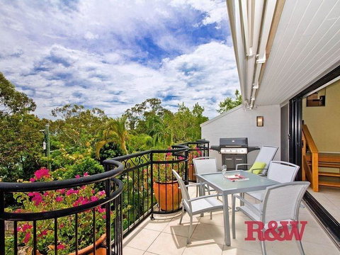 Bayona U2 - Dentist Find 3