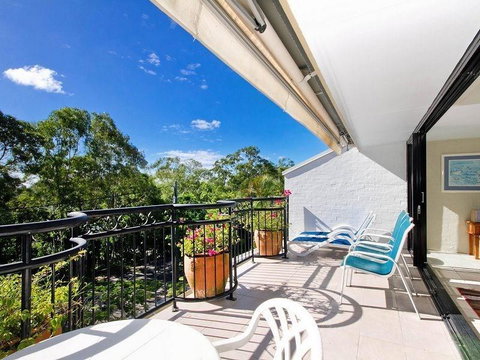 Bayona U2 - Dentist Find 0