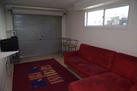 Beach Club 1, 5 Gowing Street - Dentist Find 1