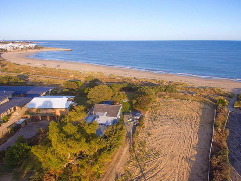 Beach Cottage In The Heart Of Mandurah - Dentist Find 1