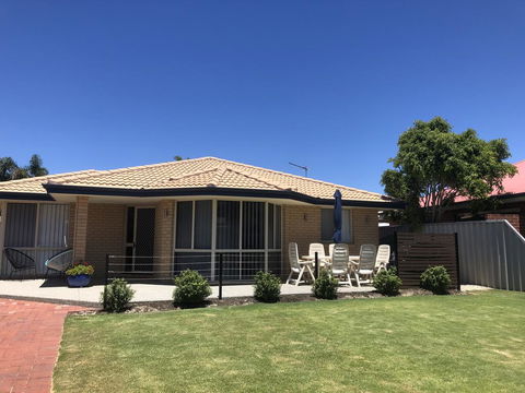 Beach House By The Bay - Dentist Find 1