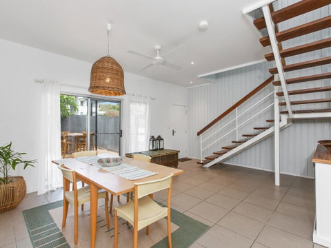 BEACH HOUSE ON PEARL - Dentist Search 3