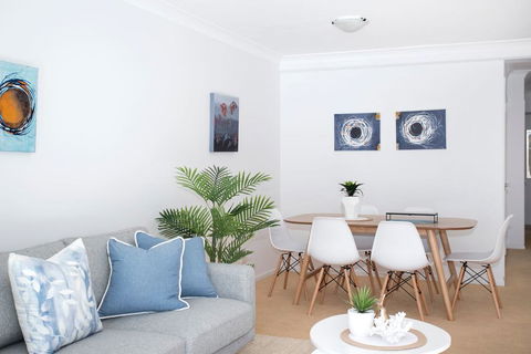 Beach Side Holiday Apartment - Dentist Find 3