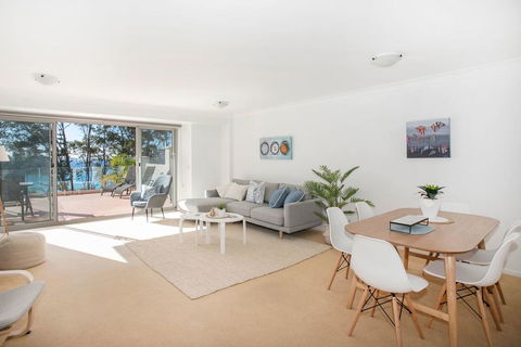 Beach Side Holiday Apartment - Dentist Find 1