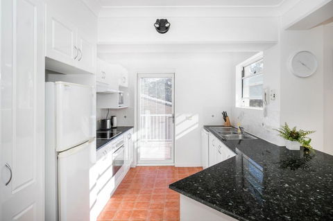 Beach Side Holiday Apartment - Dentist Find 2