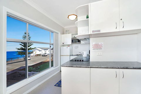 Beachcomer, Unit 1 - The Entrance, NSW - Dentists Australia 2