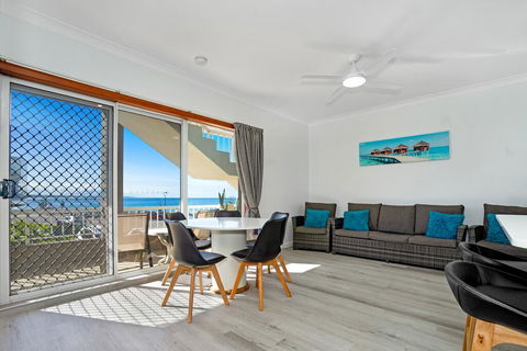 Beachcomer, Unit 2 - The Entrance, NSW - Dentists Australia 3
