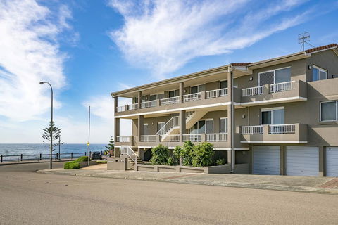 Beachcomer, Unit 2 - The Entrance, NSW - Dentists Australia 0
