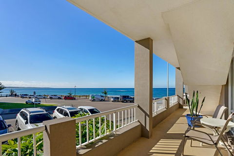 Beachcomer, Unit 2 - The Entrance, NSW - Dentists Australia 1