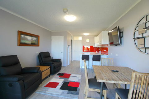 Beachfront 4, 25 Willow Street - Dentist Find 2