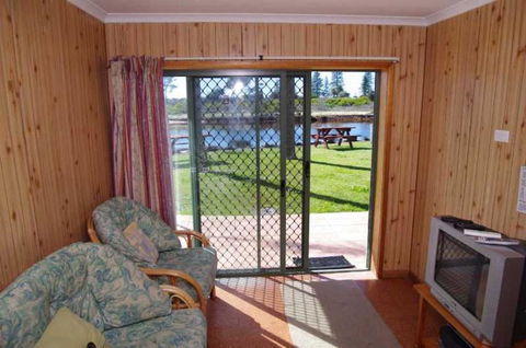 Beachfront 5, 25 Willow Street - Dentist Find 3