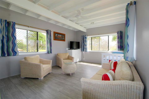 Beachfront 6, 25 Willow Street - Dentist Find 0