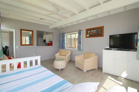 Beachfront 6, 25 Willow Street - Dentist Find 2