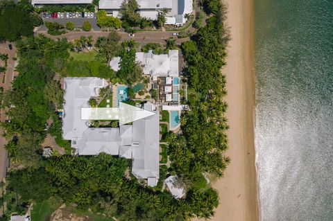 Beachfront Apt. In Alamanda Beachfront Resort (25) - Dentist Find 1