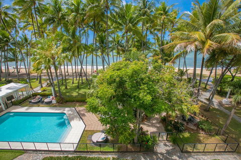 Beachfront Apt. In Alamanda Beachfront Resort (25) - Dentist Find 2