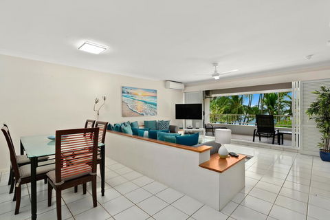 Beachfront Apt. In Alamanda Beachfront Resort (25) - Dentist Find 3
