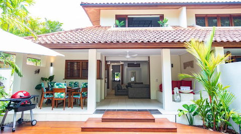 Beachfront Hideaway - Port Douglas - Dentists Australia 1