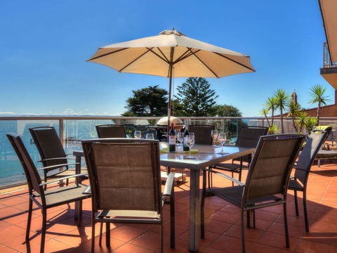 Beachfront Penthouse Cowes - Dentist Find 1