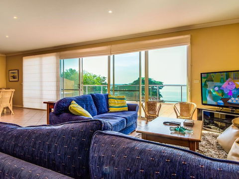 Beachfront Penthouse Cowes - Dentist Find 3