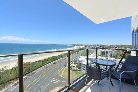 Beachfront Towers - Dentist Find 1