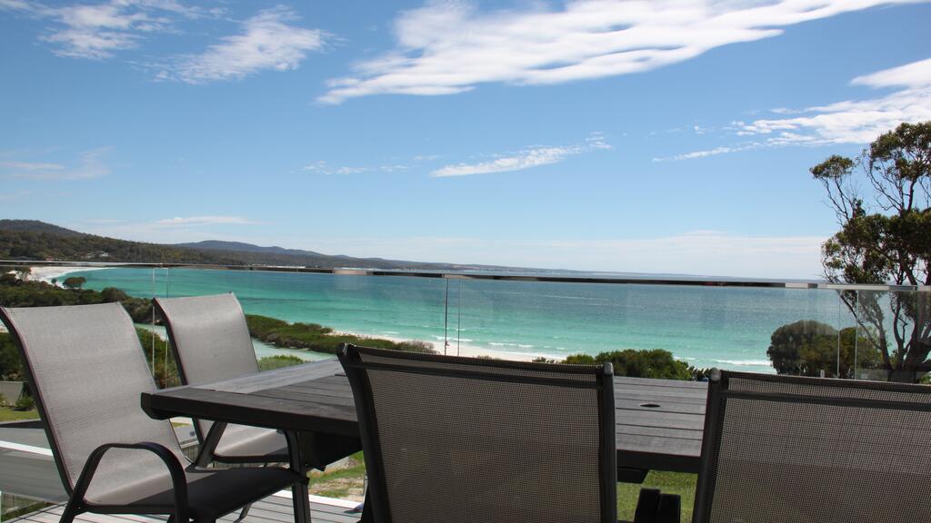 BEACHHOUSE BINALONG Luxury waterfront holiday house at Bay of Fires