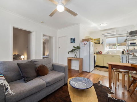 Beachside Apartment - Dentists Australia 3