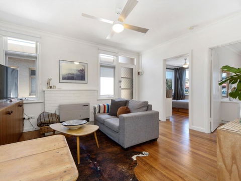 Beachside Apartment - Dentists Australia 1