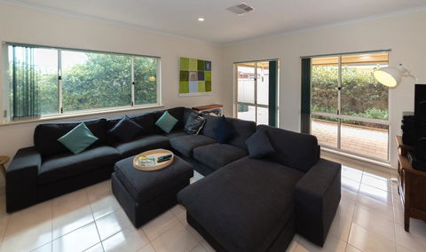 Beachside At Normanville - 7 Ronald Street - Dentist Find 0