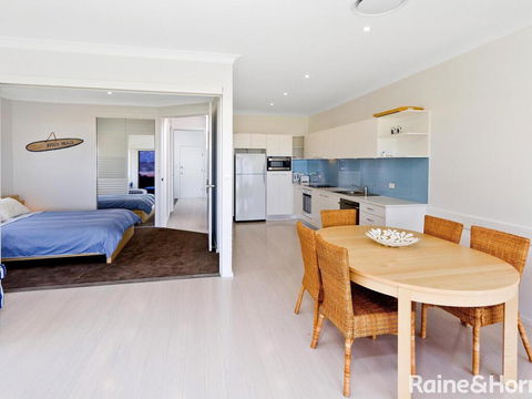 Beachside Bungalow #4 - 4/139 Avoca Drive, Avoca Beach - Dentists Australia 3
