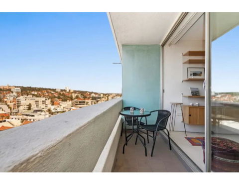 Beachside Paradise - Ocean Views, Central Position - Dentist Find 3