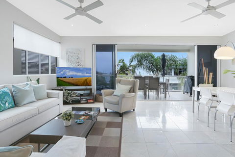 Beachside Vibes, Sunshine Beach - Dentists Australia 1