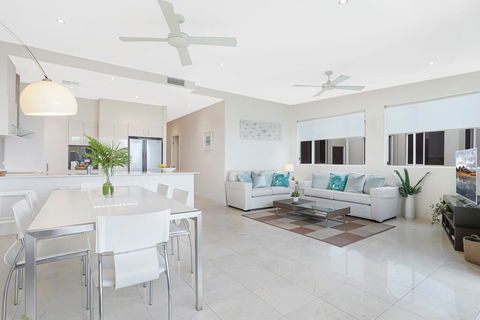 Beachside Vibes, Sunshine Beach - Dentists Australia 3