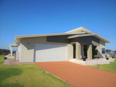 Beaufortia Views - Dentists Australia 1