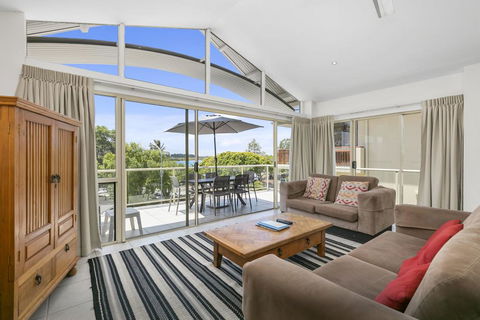 Beautiful North Facing River Views At Noosaville - Unit 4 Riverside 235 Gympie Tce - Dentists Australia 2