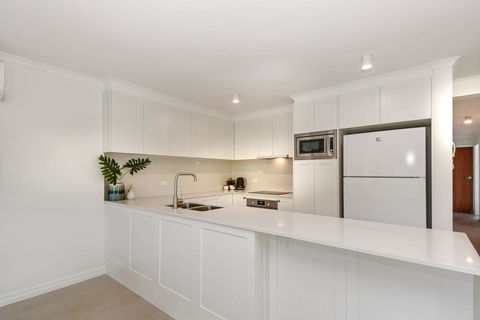 BEAUTIFULLY RENOVATED OCEANSIDE APARTMENT - Dentist Find 2